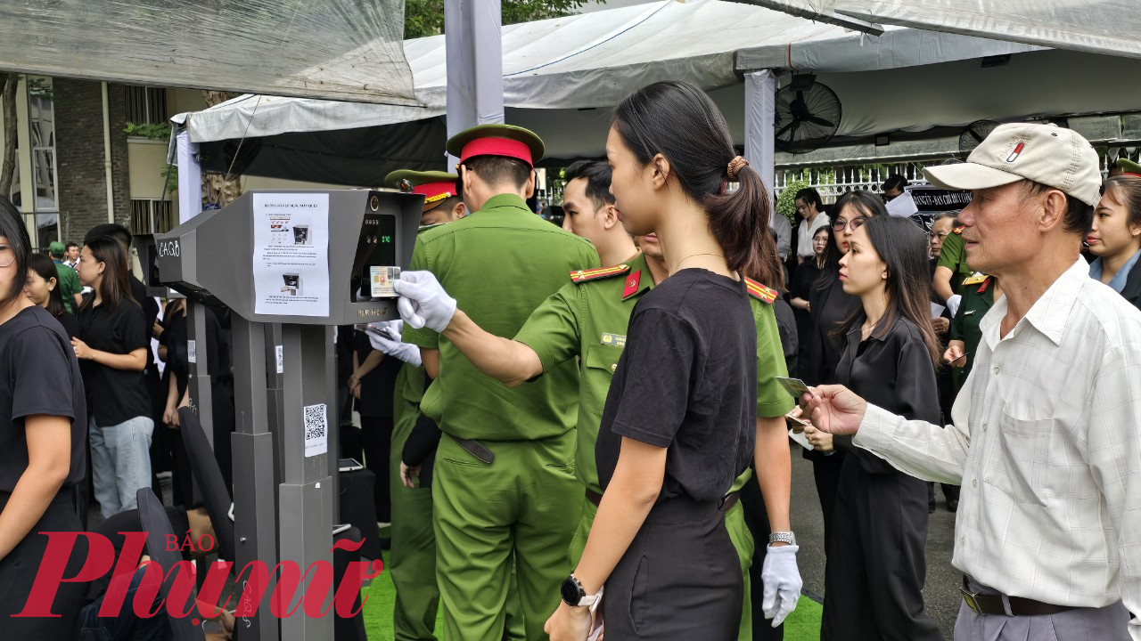 Để tạo điều kiện thuận lợi cho người dân tham gia lễ viếng, người dân chỉ cần mang theo thẻ CCCD để làm thủ tục