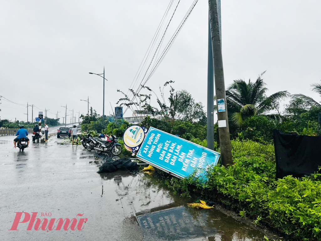 Trong 84 căn nhà tốc mái do lốc xoáy, tại xã Sơn Định có 50 căn, thị trấn Chợ Lách có 26 căn, xã Hưng Khánh Trung B có 7 căn và xã Tân Thiềng có 1 căn 