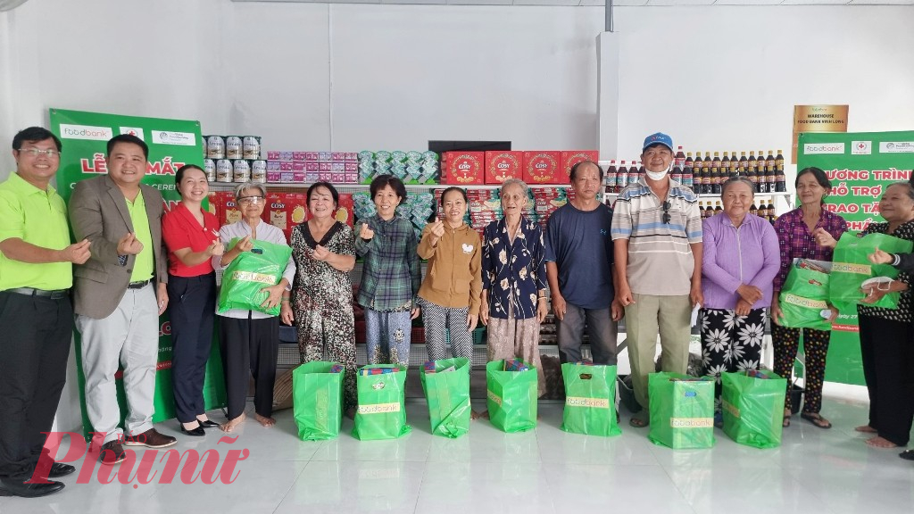 Tại buổi ra mắt, Ban tổ chức đã trao tặng 50 suất quà cho các hộ gia đình, người khó khăn trên địa bàn tỉnh. Mỗi phần quà trị giá 500.000 đồng gồm: nhu yếu phẩm, thực phẩm,... nhằm san sẻ và động viên khích lệ tinh thần những đối tượng khó khăn, yếu thế.