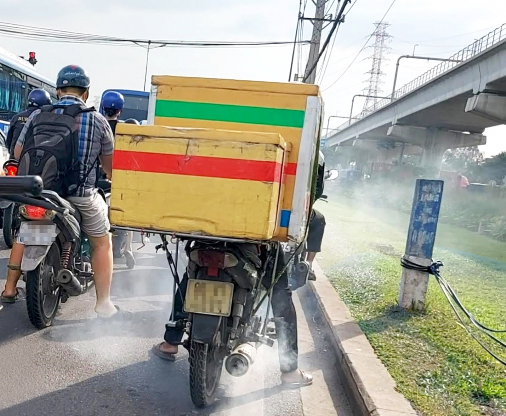 Việc kiểm soát khí thải xe máy không chỉ giúp giảm ô nhiễm môi trường mà còn nâng cao nhận thức của người dân trong việc bảo dưỡng định kỳ phương tiện