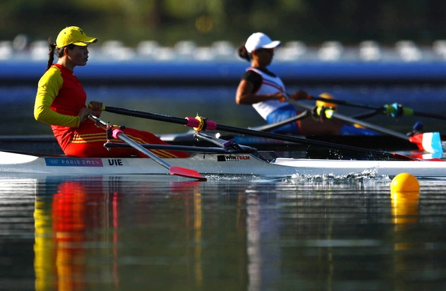 Hình ảnh vận động viên Rowing Phạm Thị Huê đang nỗ nực hết mình trong vòng tứ kết nội dung đua thuyền đơn hạng nặng, 