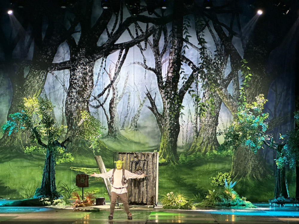 Shrek: On National Tour, vở nhạc kịch do các nghệ sĩ sân khấu Broadway (Mỹ) dàn dựng theo đúng tiêu chuẩn của bản gốc vừa ra mắt khán giả TPHCM tháng 7/2024