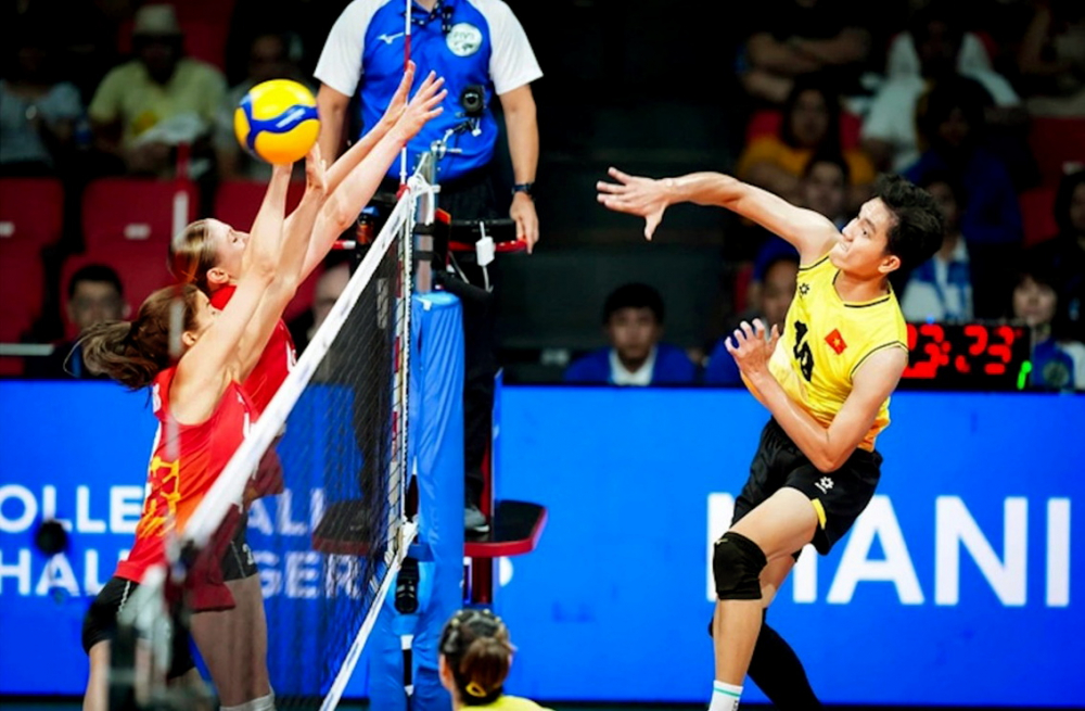 Bích Tuyền (bên phải) đập bóng ghi điểm trước đội tuyển Bỉ ở FIVB Challenger Cup 2024 - Nguồn ảnh: FIVB Challenger