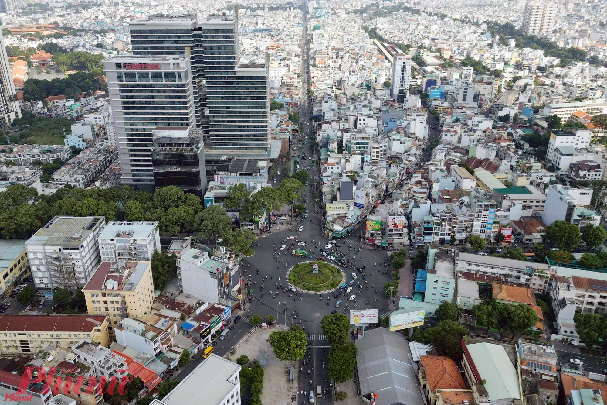 Tuyến metro số 2 sẽ đi qua khu vực vòng xoay Dân Chủ - Ảnh: Vũ Quyền