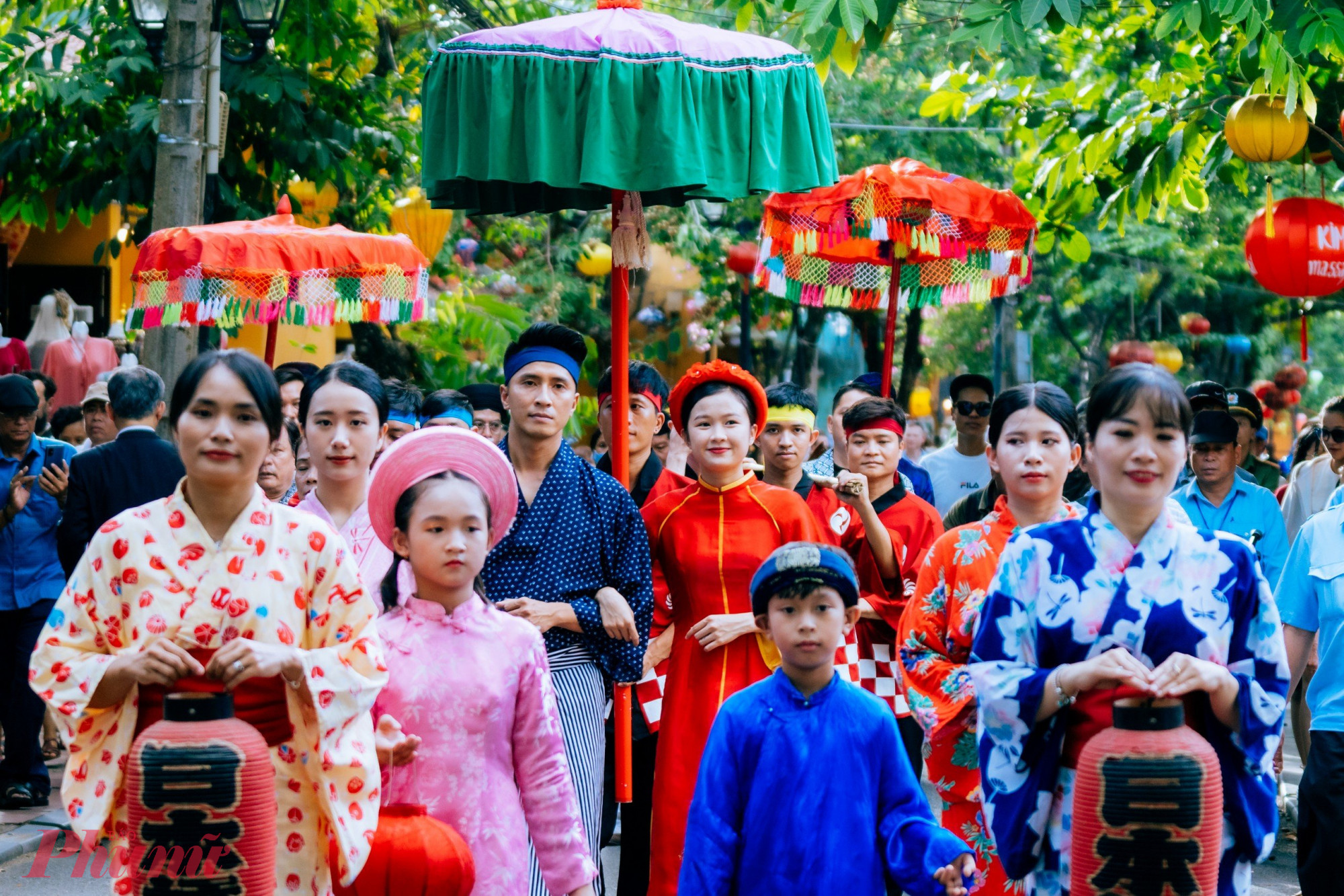 Tên của bà được đặt theo tiếng Nhật là Wukaku (Vương Gia Cửu) nhưng do bà thường gọi chồng bằng tiếng Việt “anh ơi, anh ơi” nên người Nhật đã gọi bà bằng tên thân mật là Anio-san, từ “Anio” phát âm giống như câu nói cửa miệng của bà khi gọi chồng. Sau này các cô gái xinh đẹp, dễ thương cũng đều được gọi là Anio-san.