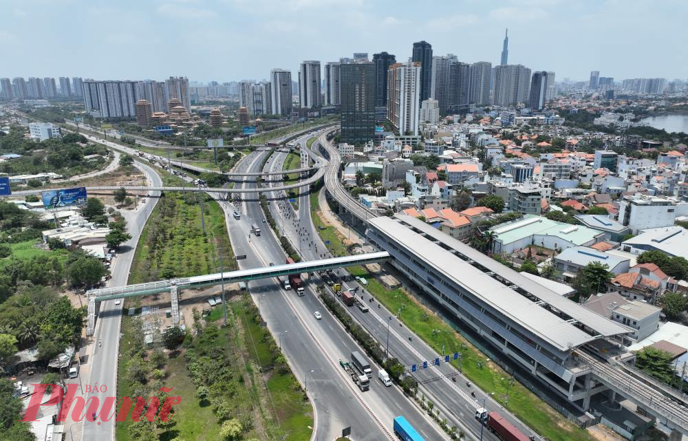 Toàn tuyến Metro số 1 nhìn từ trên cao - Ảnh: Vũ Quyền 