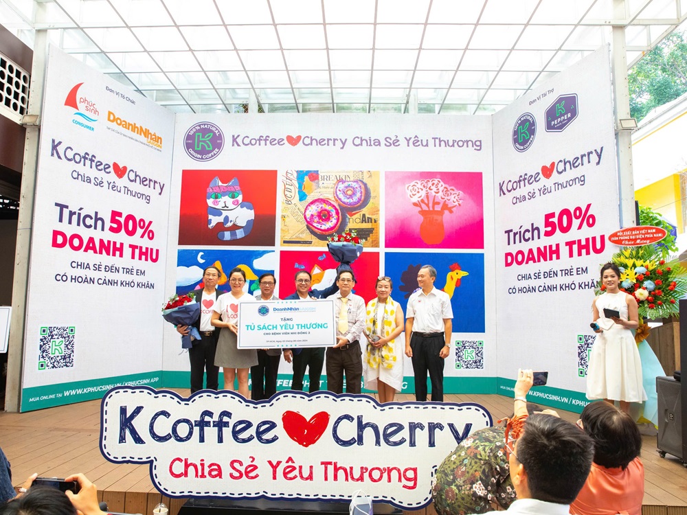 K Coffee Phuc Sinh trao tặng 200 triệu đồng cho Quỹ bảo trợ xã hội của Bệnh viện Nhi đồng 2 TPHCM - Ảnh: K Coffee Phuc Sinh