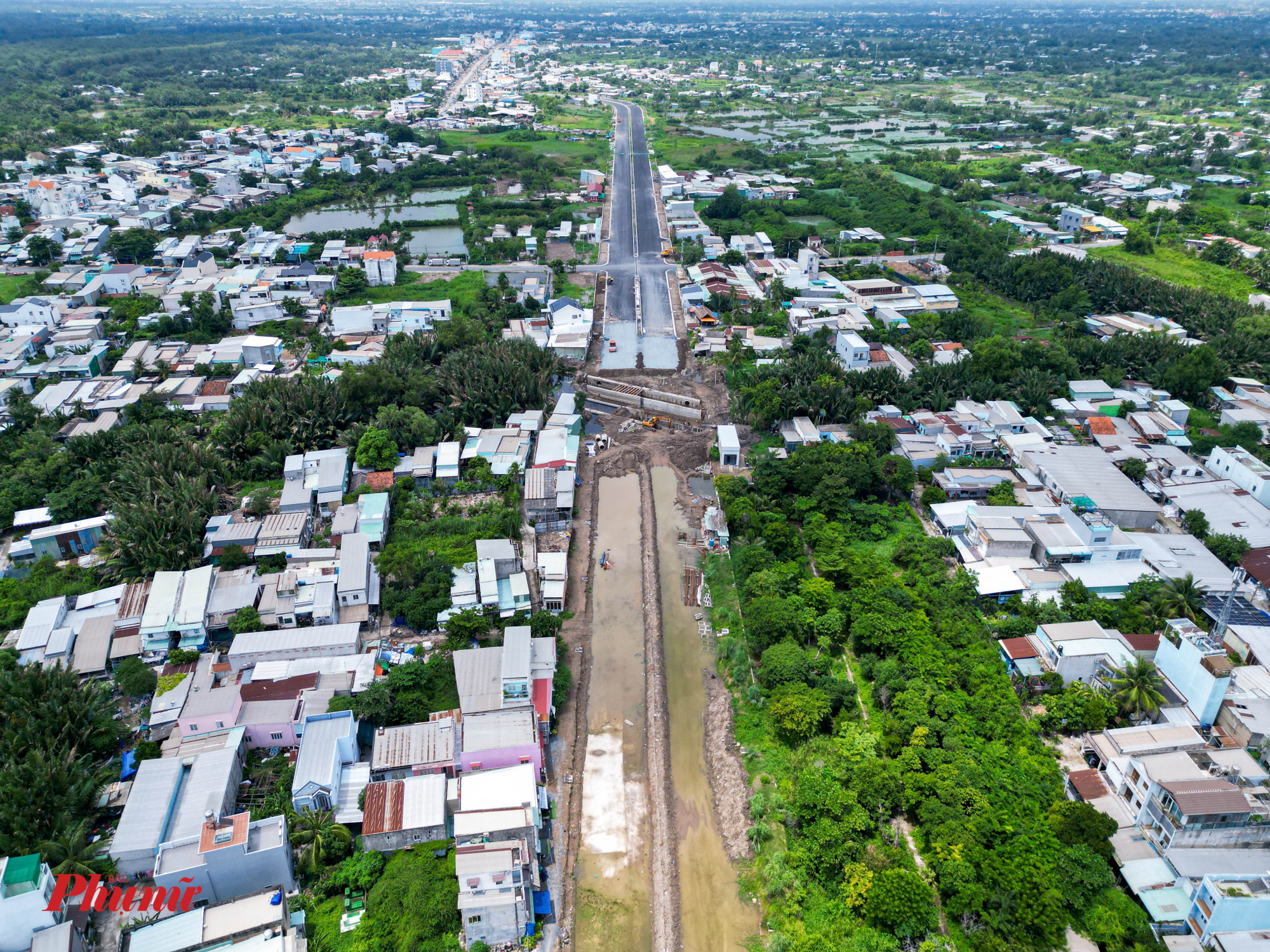 Dự án mở rộng Quốc lộ 50 là một trong những dự án giao thông trọng điểm của TPHCM nhằm giải quyết tình trạng ùn tắc giao thông, tạo kết nối với Long An và Tiền Giang. 