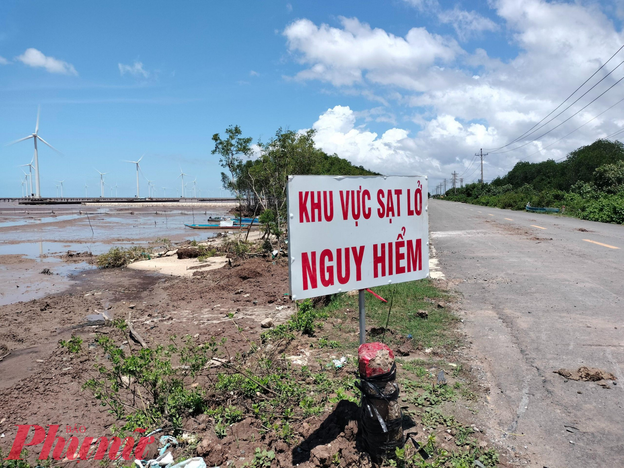 Bạc Liêu công bố tình huống khẩn cấp sạt lở đê biển Đông 