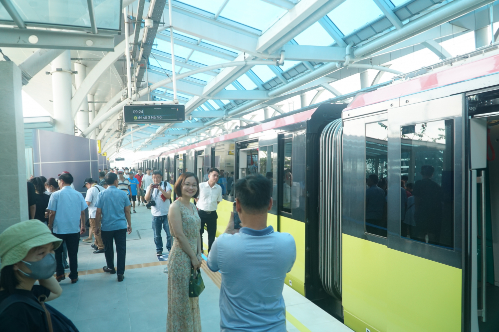 Theo thiết kế kỹ thuật tuyến metro Nhổn - ga Hà Nội đoạn trên cao, mỗi đoàn tàu cấu tạo gồm 4 toa, mỗi toa chở được 236 hành khách, mỗi chuyến chở được 944 hành khách. 