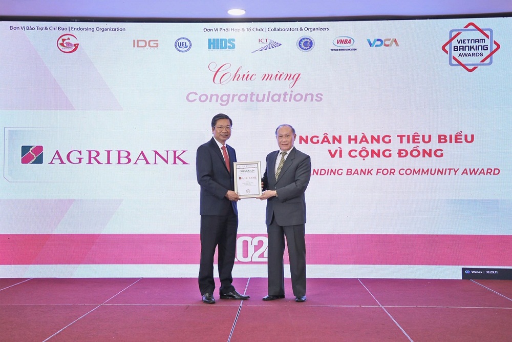 Agribank nhiều năm liền nhận được danh hiệu “Ngân hàng tiêu biểu vì cộng đồng” - Ảnh: Agribank