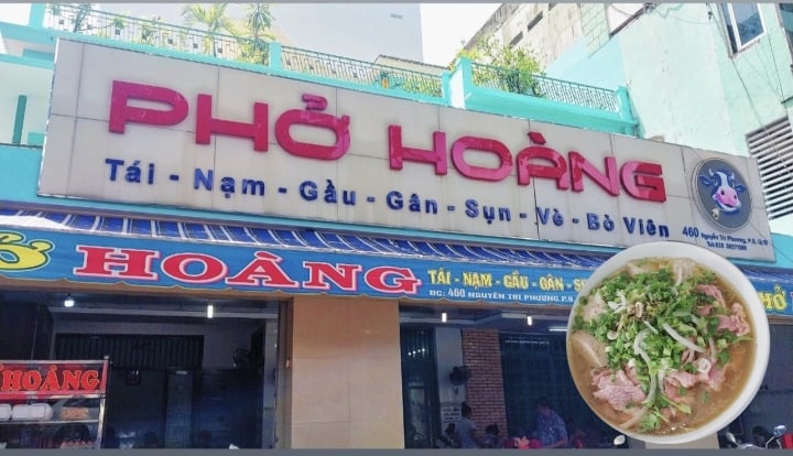 Nằm trên đường Hoàng Sa (quận 1), quán phở Phượng do bà Nguyễn Ngọc Phượng (56 tuổi) làm chủ tấp nập thực khách từ sáng sớm đến chiều tối. Cùng là quán phở được Michelin vinh danh, quán phở Hoàng của bà Nguyễn Ngọc Phượng Hoàng (55 tuổi) cũng tấp nập không kém, nhất là vào buổi sáng và trưa khi quán chỉ mở bán đến 14h hằng ngày.  Theo bà Nguyễn Ngọc Phượng - chủ quán phở Phượng, bà là người quê gốc Nam Định, mọi người trong nhà rất yêu thích món phở Bắc, coi đây là món ăn thân thuộc. Vì vậy, năm 17 tuổi, bà Phượng quyết định mang hương vị phở Bắc vào TP.HCM khởi nghiệp. 