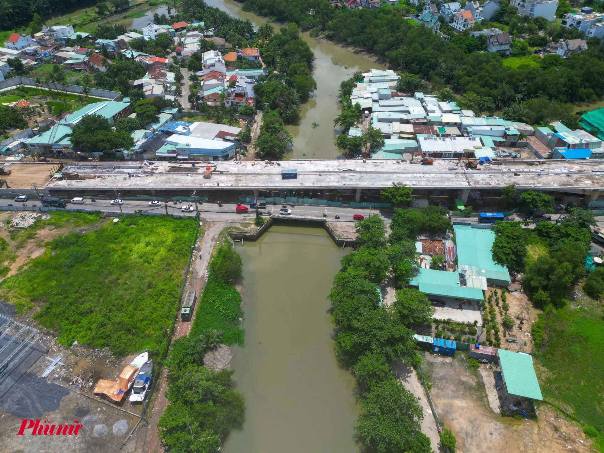 Sau gần thập kỷ thực hiện, nay dự án cầu Nam Lý lộ rõ cây cầu dài 750 m, trong đó phần cầu dài 450m, rộng 20m, phần đường dẫn rộng 30 - 37m.