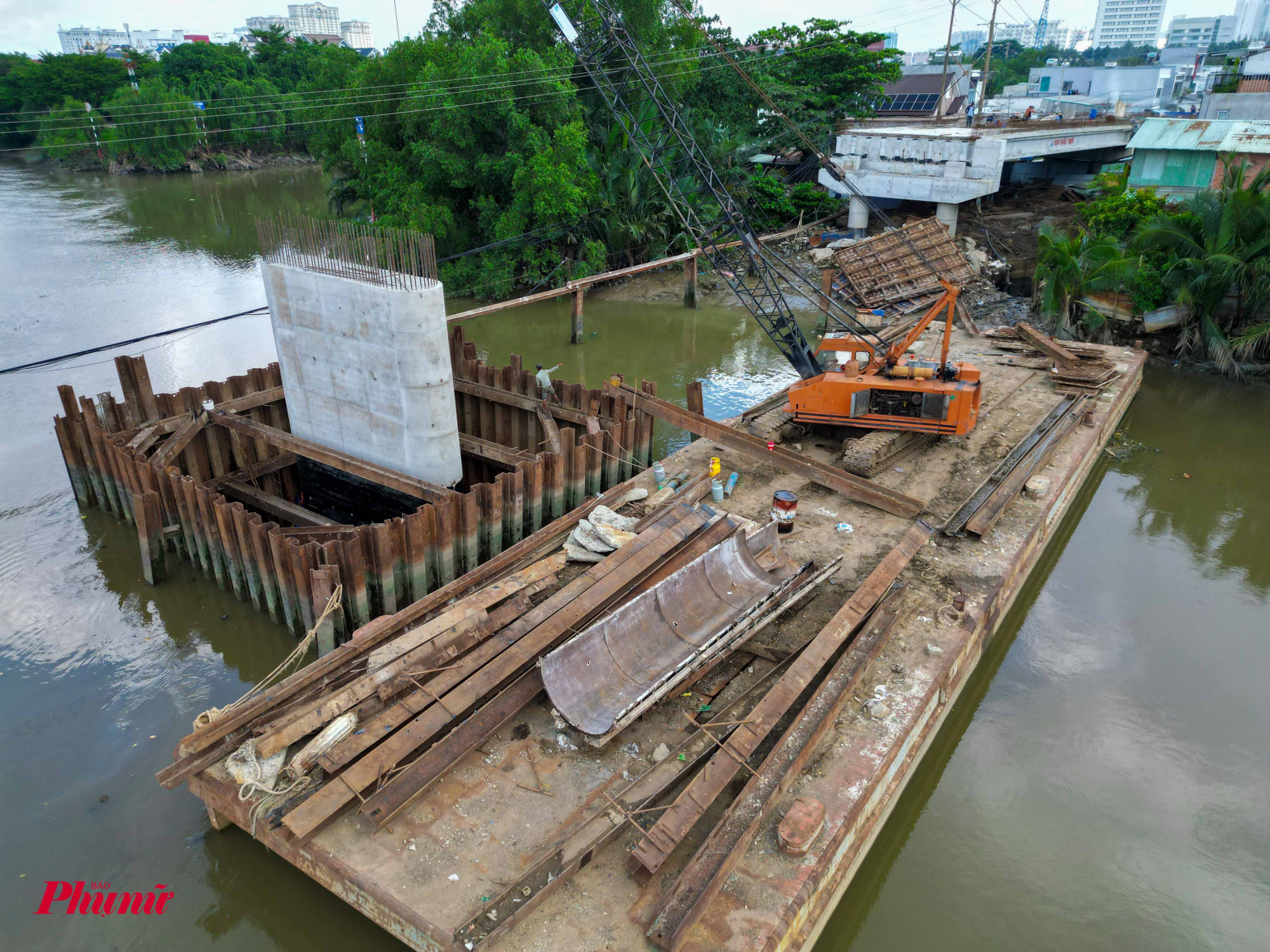 Trụ cầu cuối cùng đang hoàn thiện