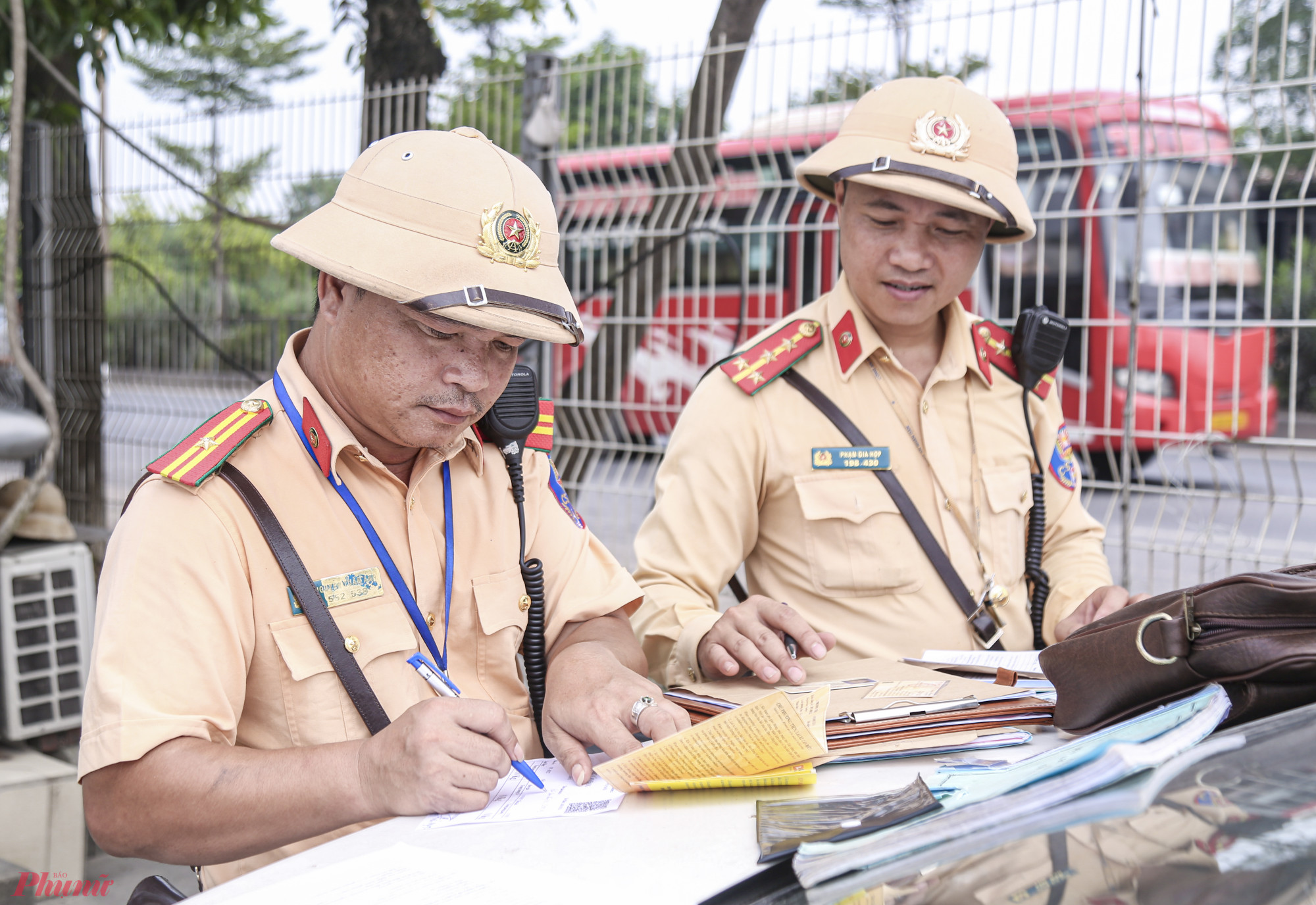 Thiếu tá Nguyễn Tuấn Anh, Tổ trưởng tổ tuần tra kiểm soát, Đội CSGT số 5 cho biết, từ nay đến kỳ nghỉ quốc khánh 2/9, đơn vị sẽ siết chặt hoạt động tuần tra kiểm soát, bảo đảm giao thông thông suốt phục vụ người dân đi lại an toàn trong kỳ nghỉ dài ngày.