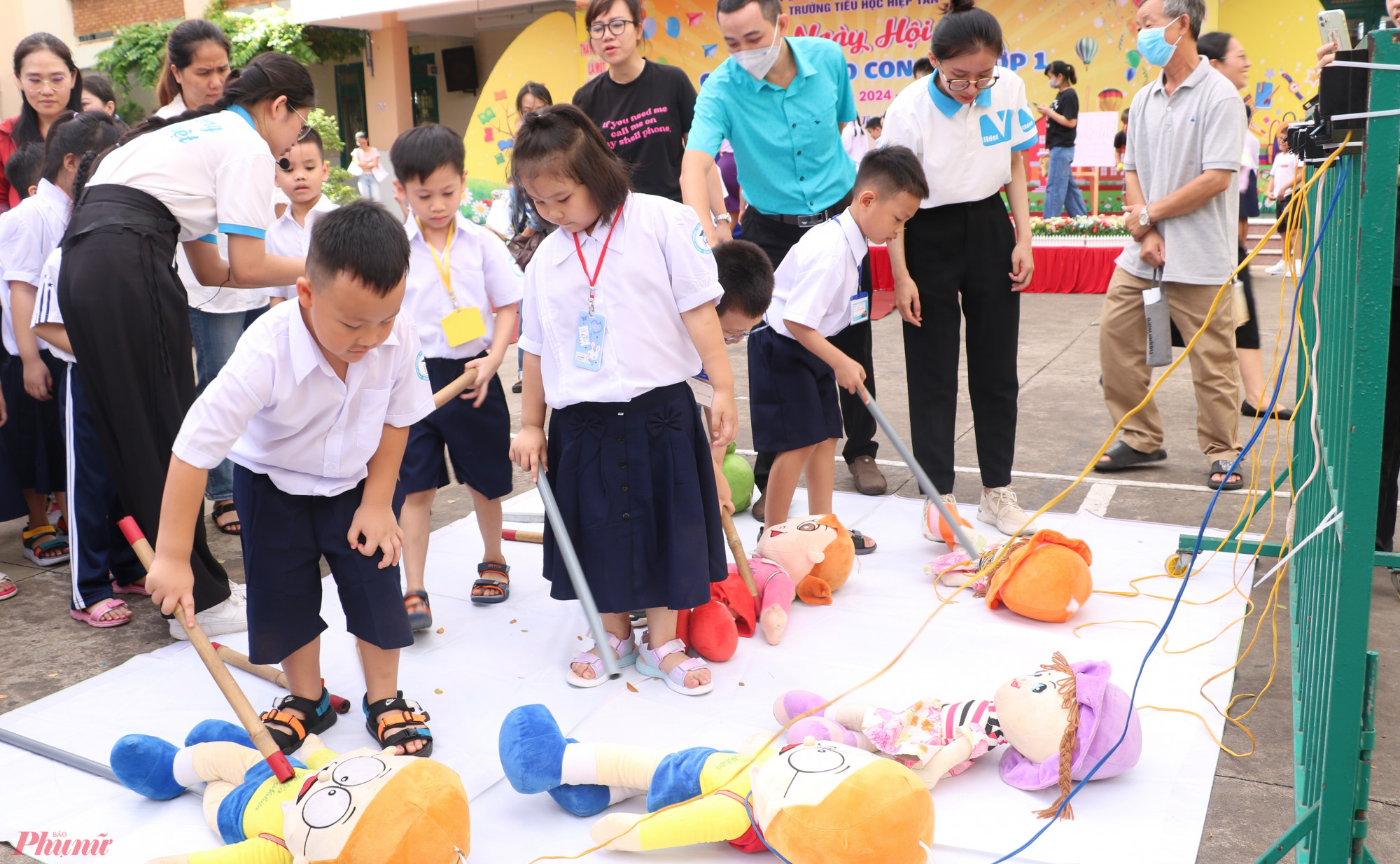 Tìm hiểu về an toàn điện qua trạm Vui học an toàn: Học sinh giải cứu búp bê bị điện giật