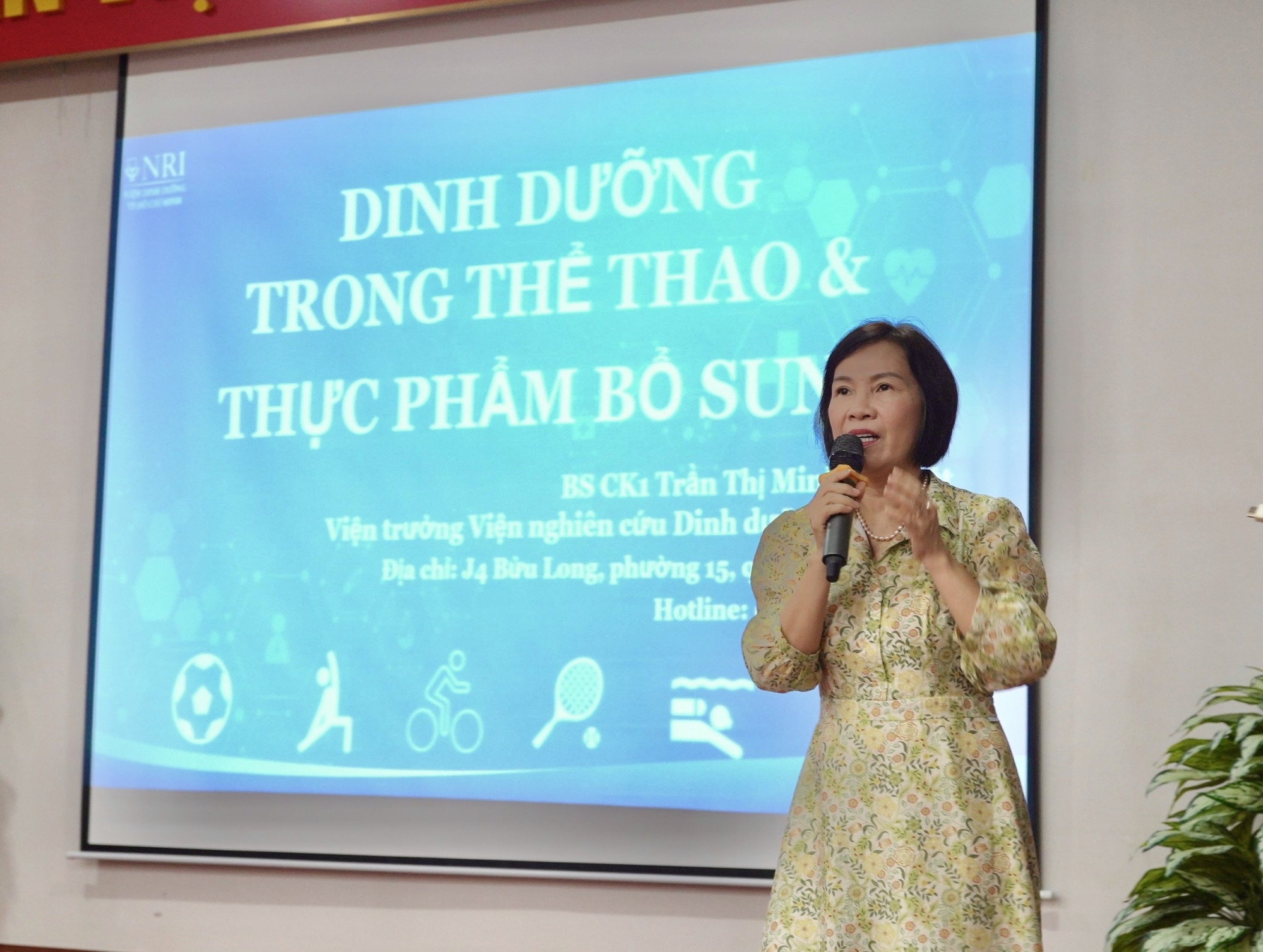 Bác sĩ CKI Trần Thị Minh Nguyệt - Viện trưởng Viện Nghiên cứu dinh dưỡng TPHCM (NRI) - chia sẻ kiến thức tại buổi đào tạo - Ảnh: Quỹ Phát triển Tài năng Việt