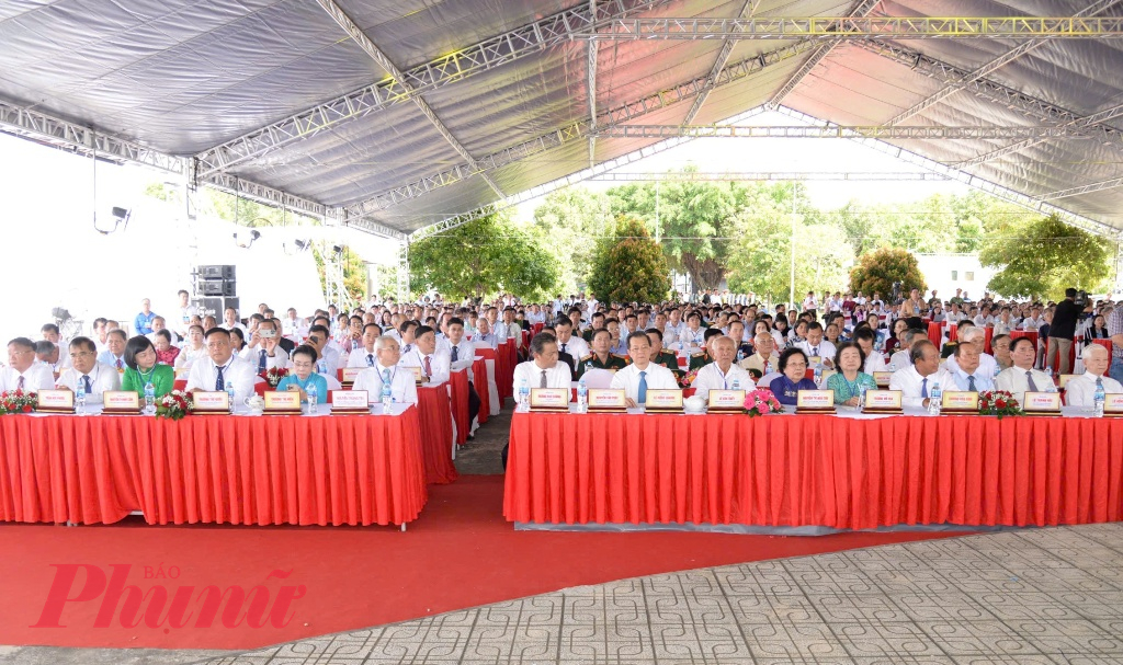 Tham dự lễ, còn có các đồng chí nguyên lãnh đạo Đảng, Nhà nước