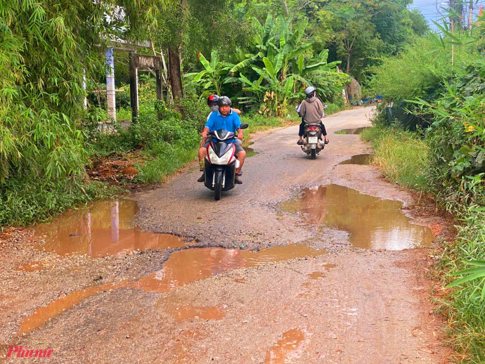 Đã có nhiều trường hợp người dân lưu thông vào tuyến đường này vào ban đêm vấp phải 'những cái bẫy'giữa đường bị ngã xe phải nhập viện cấp cứu