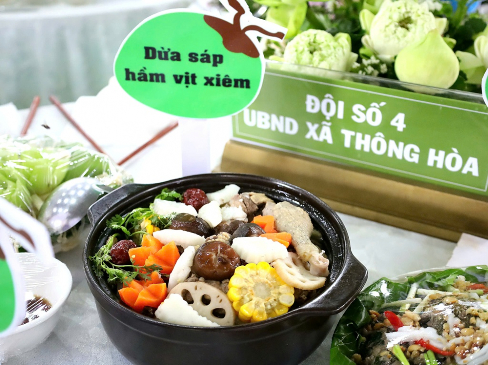 Dừa sáp hầm vịt xiêm