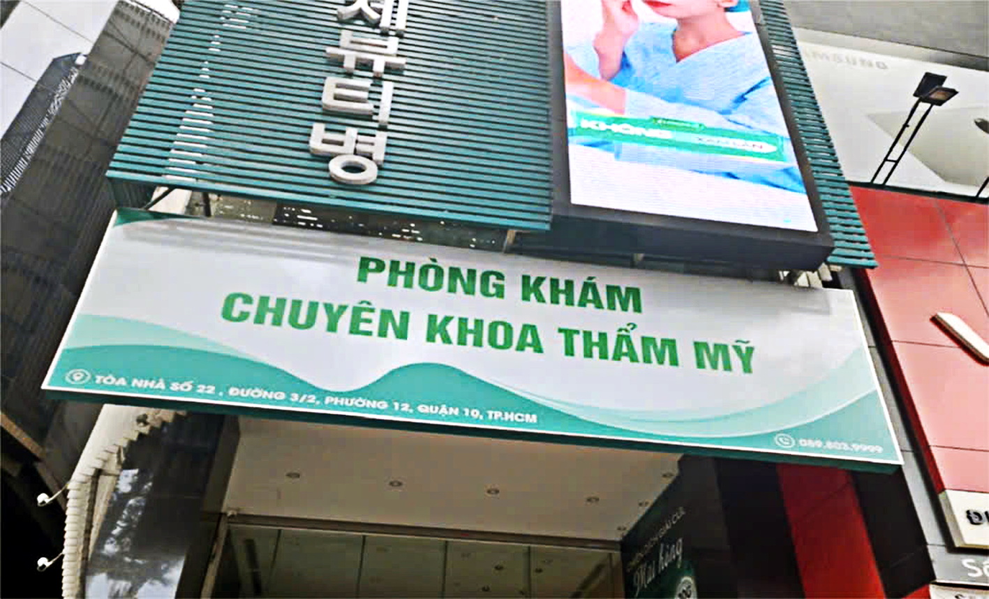 Cơ sở “thẩm mỹ chui” ở địa chỉ số 22 đường Ba Tháng Hai, phường 12, quận 10, treo biển “Phòng khám chuyên khoa thẩm mỹ”, hành nghề trái phép gây tai biến cho người bệnh, bị Sở Y tế TPHCM xử lý - Nguồn ảnh: Sở Y tế TPHCM