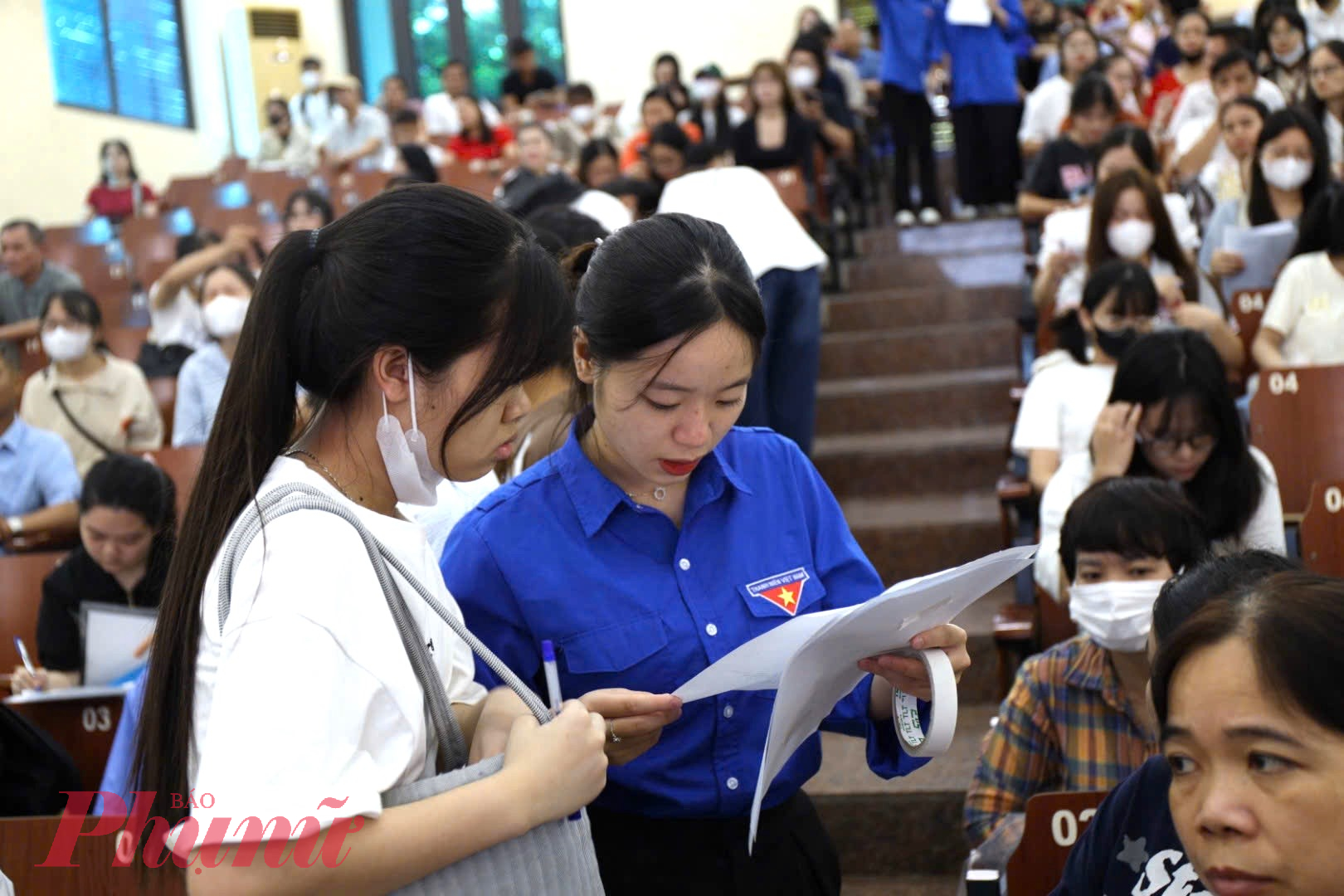 Tân sinh viên khóa 24 Trường đại học Thủ đô Hà Nội làm thủ tục nhập học. Ảnh minh họa