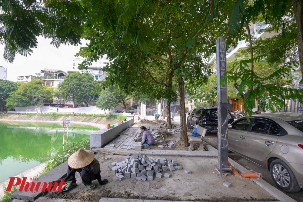 Công tác cải tạo, chỉnh trang hạ tầng, kiến trúc đô thị quanh hồ Ngọc Khánh chú trọng đến những chi tiết gợi nhớ về Giảng Võ trường (nơi tập luyện quân sự của các triều đại Lý, Trần, Lê).