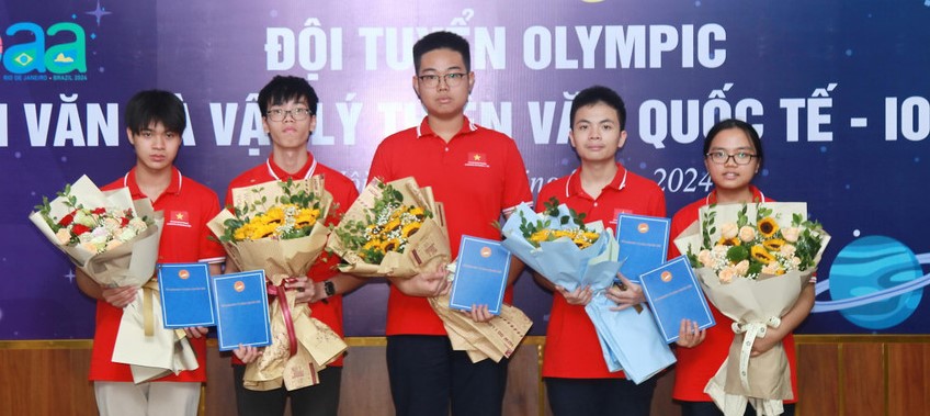 5 học sinh tham dự IOAA năm 2024. Nguồn: Sở GD-ĐT Hà Nội