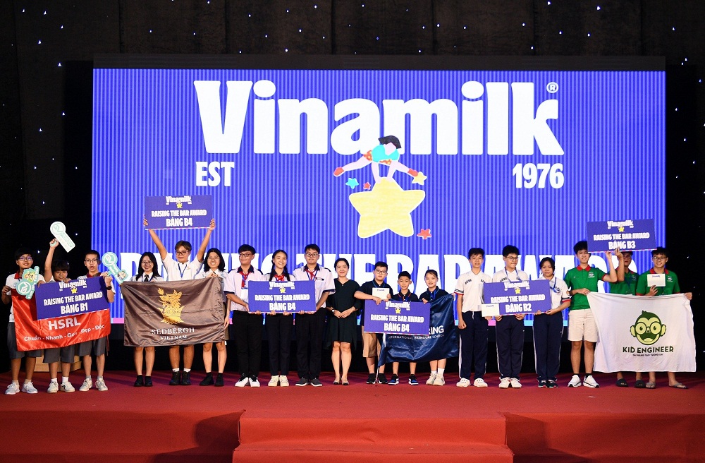 Các đội thi đạt giải “Raising the bar” của Vinamilk - Ảnh: Vi Nam