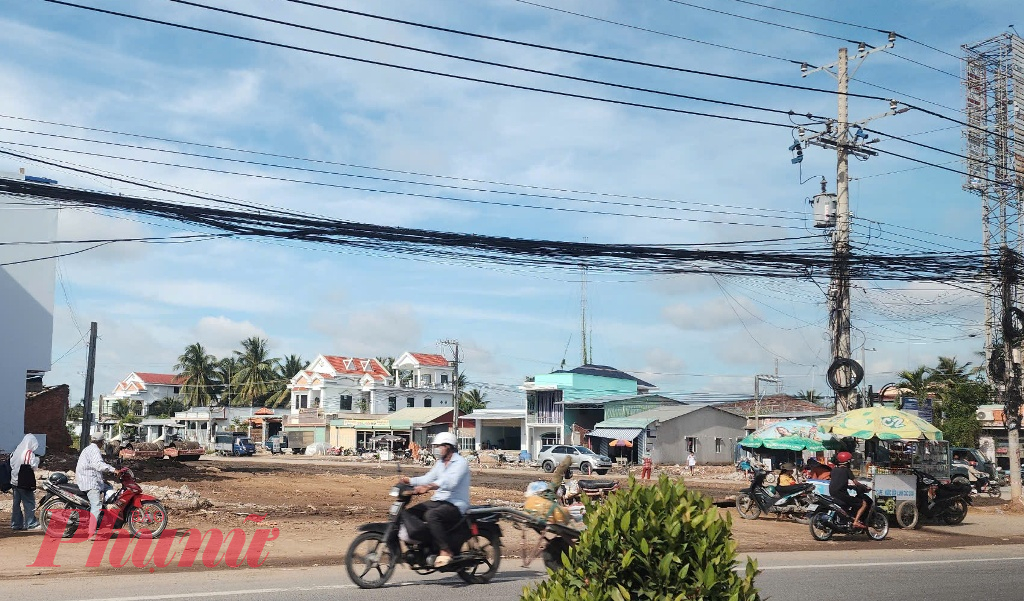 Hai tỉnh Tiền Giang và Bến Tre đã bàn giao 100% mặt bằng cho đơn vị thi công. Nhà thầu đang triển khai thi công trên toàn bộ tuyến khoảng 14km phần đường. 