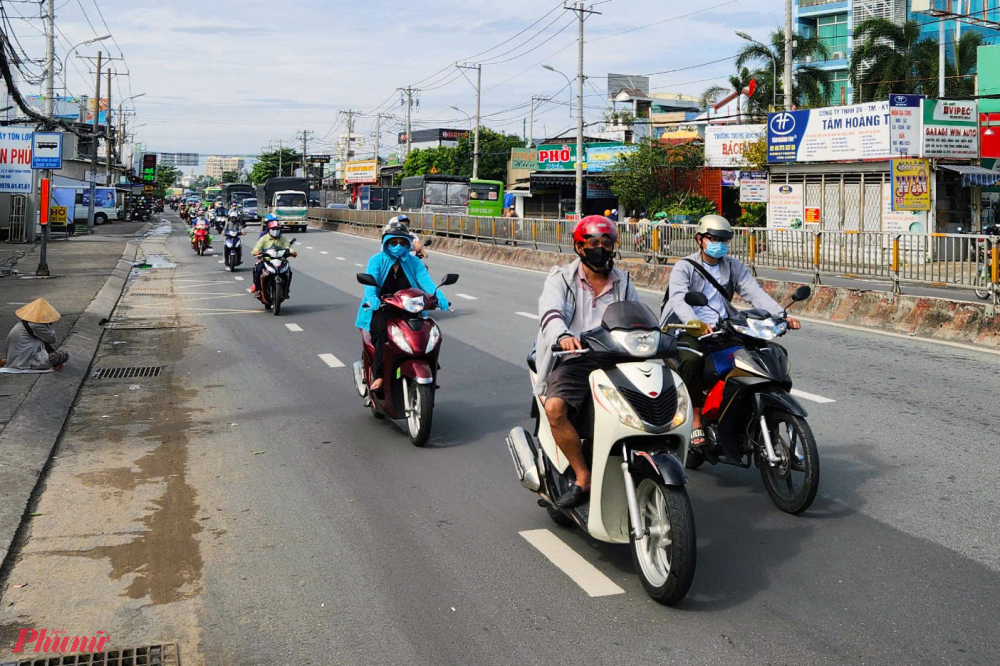 Trên Quốc lộ 13, đoạn qua TP Thủ Đức, hướng từ TPHCM về tỉnh Bình Dương không xuất hiện tình trạng đông xe - Ảnh: Vũ Quyền