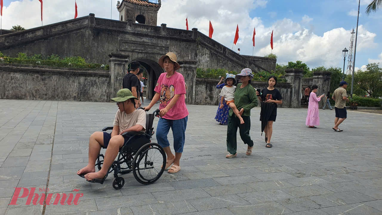 Công cuộc trùng tu, tôn tạo và phát huy giá trị di tích thành Quảng Trị đã và đang đạt được những thành quả hết sức to lớn. Ngoài việc từng bước phục dựng được gì có thể, xóa dần vết thương chiến tranh, Thành cổ Quảng Trị còn được tôn tạo thêm một số công trình để vừa đáp ứng nhu cầu bảo tồn và phát huy giá trị lịch sử, văn hóa, vừa tri ân các anh hùng liệt sĩ, góp phần giáo dục truyền thống như: Đài tưởng niệm trung tâm, Nhà trưng bày (Bảo tàng Thành cổ Quảng Trị), Đài chứng tích sinh viên Thành cổ Quảng Trị…