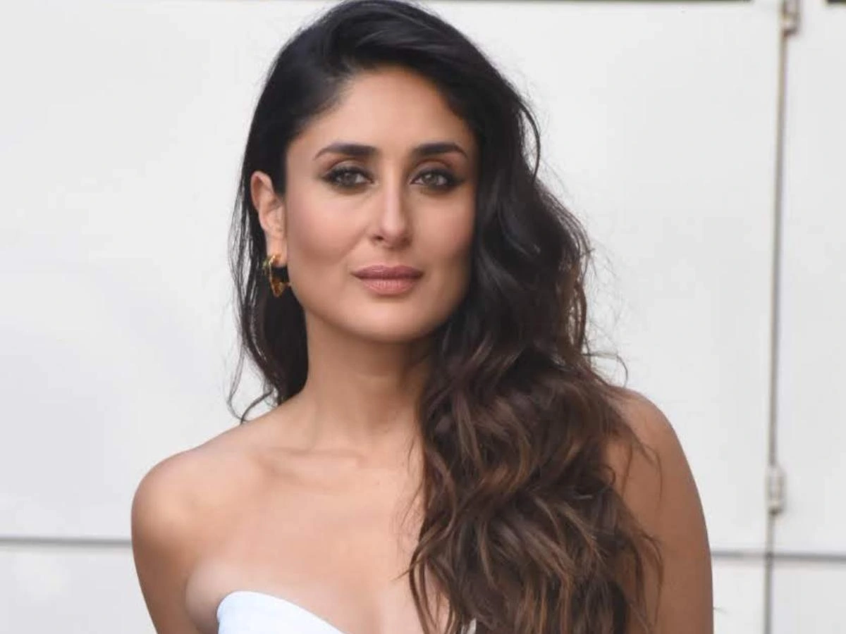 Kareena Kapoor Khan - phục hồi tóc xỉn màu bằng các loại dầu: Mỹ nhân Ấn Độ Kareena phục hhồi sinh mái tóc xỉn màu của mình bằng những nguyên liệu hữu cơ với dầu lành tính tự nhiên gồm: dầu ô liu, thầu dầu và hạnh nhân giúp giữ được độ bồng bềnh, óng ả cho mái tóc. Để sở hữu mái tóc mềm mượt, Kareena thường mát xa da đầu và tóc kỹ lưỡng bằng hỗn hợp các loại dầu ít nhất mỗi tháng một lần.