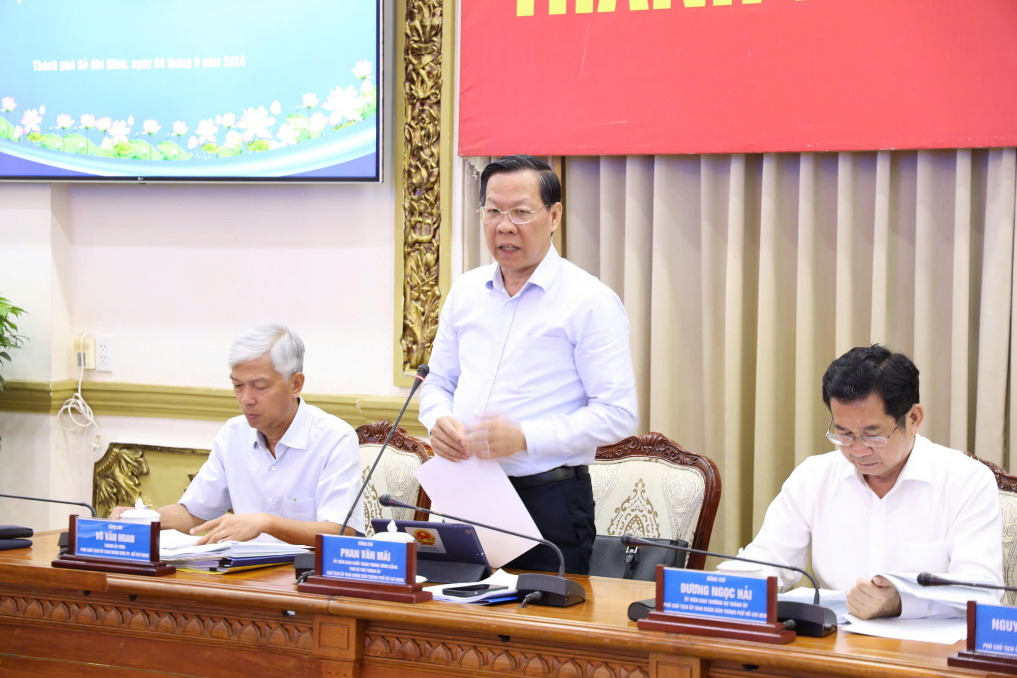 Chủ tịch UBND TPHCM phát biểu tại buổi họp - Ảnh: Trung tâm Báo chí TPHCM