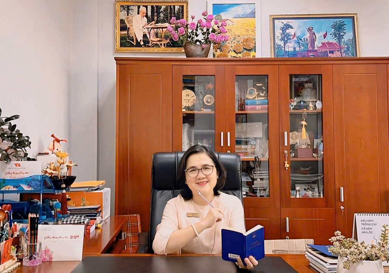 Tiến sĩ Bùi Thị Ngọc Trang - Phó giám đốc Học viện Cán bộ TPHCM