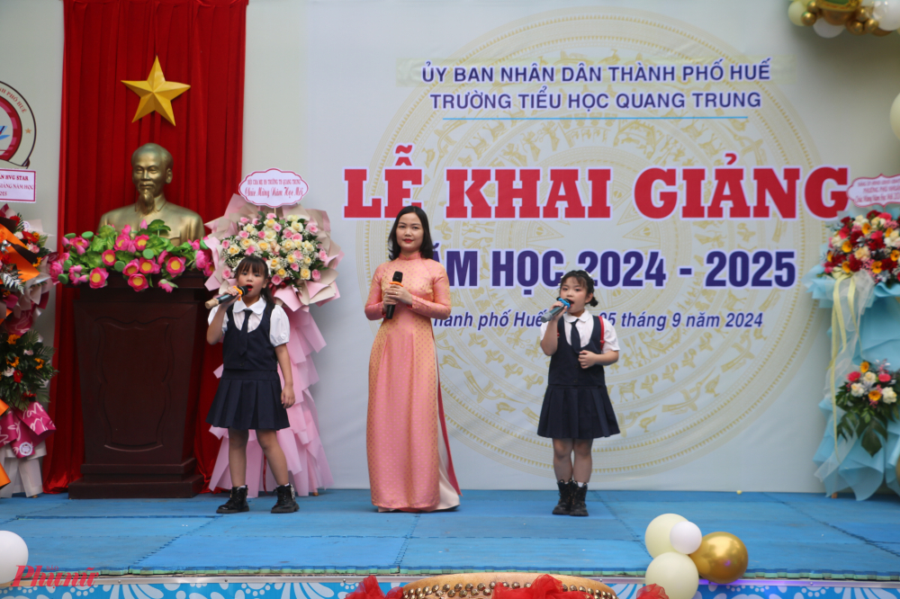 Hấp dẫn các tiết mục văn nghệ 