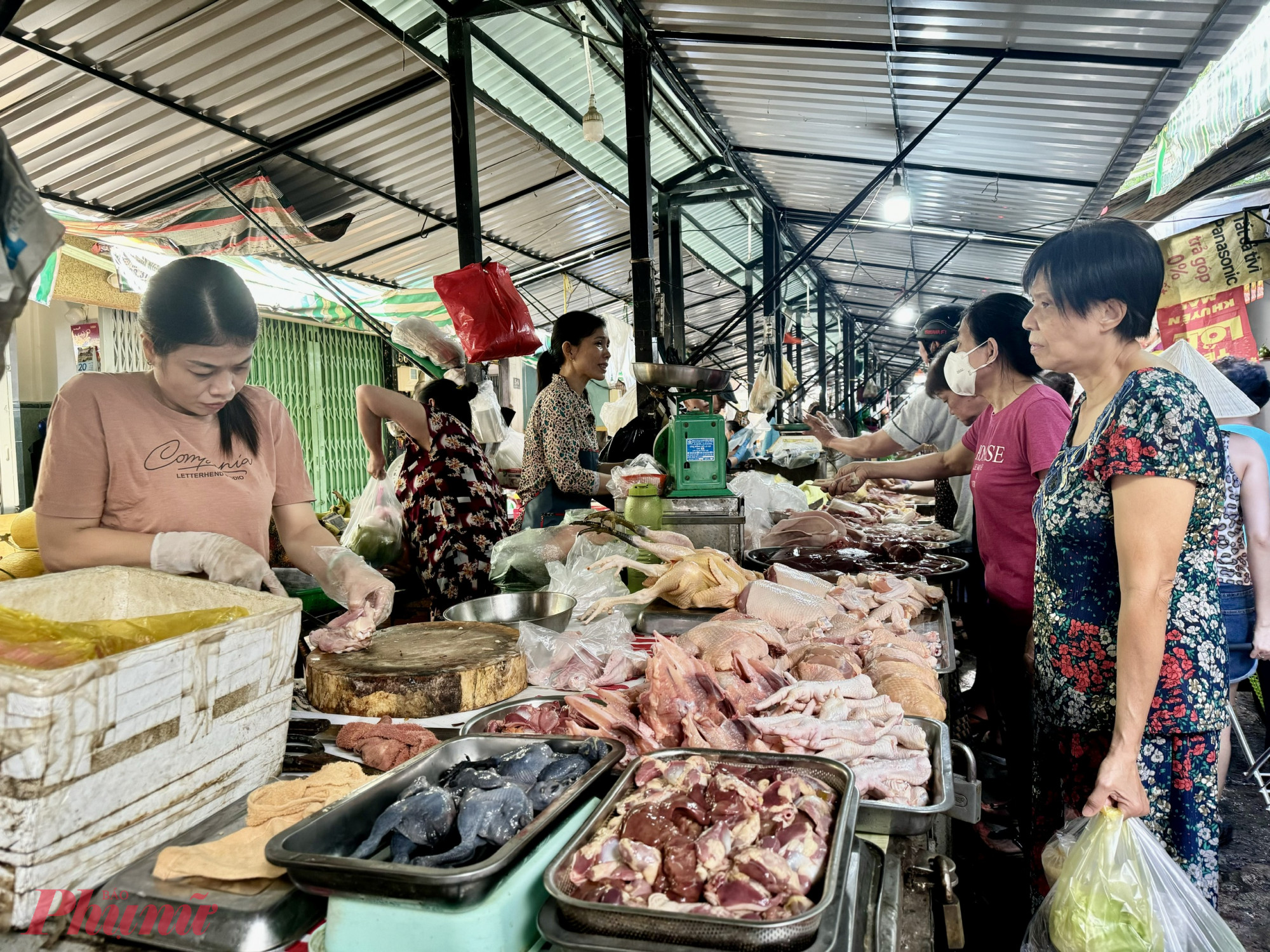 Các mặt hàng như thịt gia cầm đều tăng gia so với tháng 7/2024 vừa qua - Ảnh: Thanh Hoa