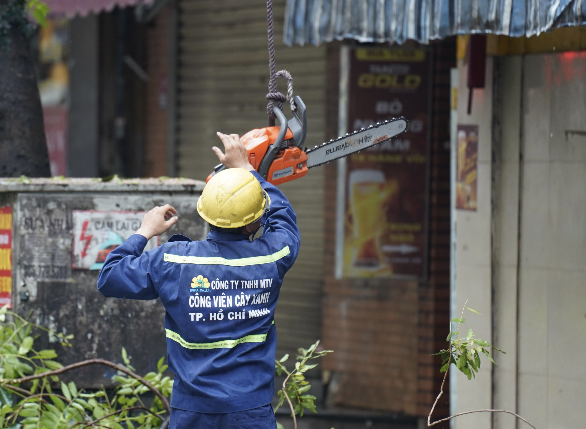 Trong ngày hôm nay, lực lượng hỗ trợ sẽ xử lý cây tại các phố Hàng Vôi, Phúc Xá và Phan Đình Phùng