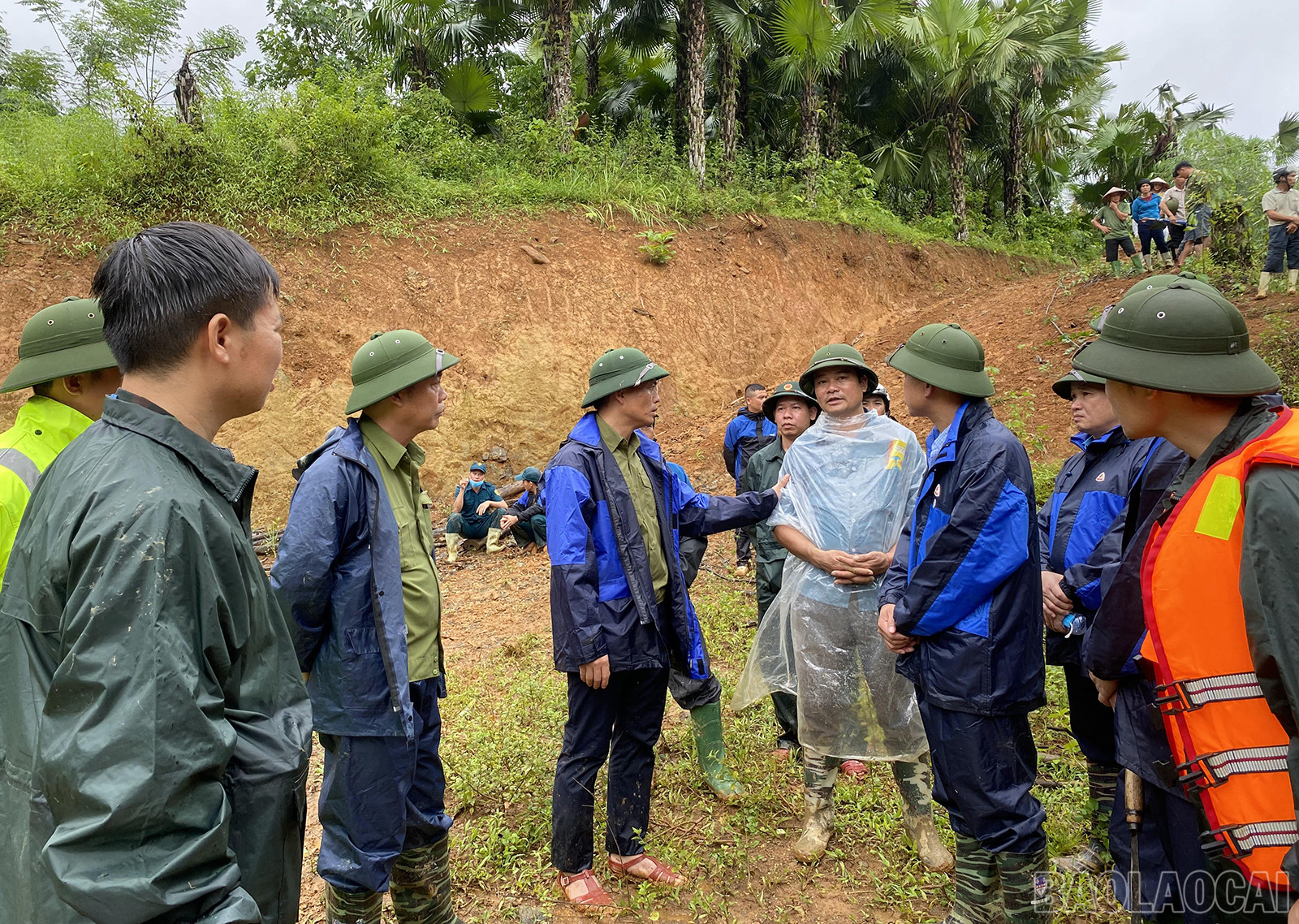 Thường trực Huyện ủy, UBND huyện Bảo Yên có mặt tại hiện trường chỉ đạo công tác khắc phục hậu quả.