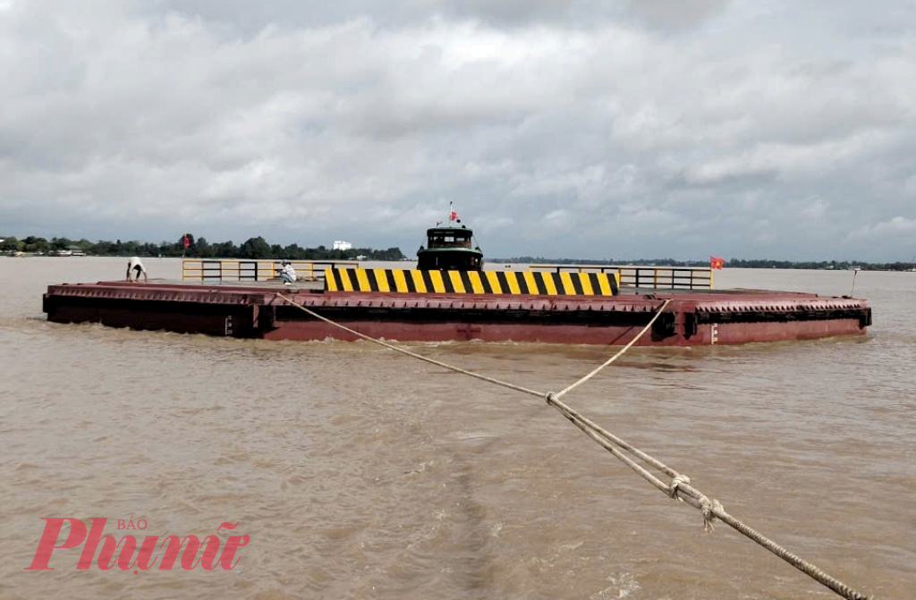 Việc sửa chữa nhằm đảm bảo giao thông cho người và phương tiện đi qua bến Đình Khao được an toàn