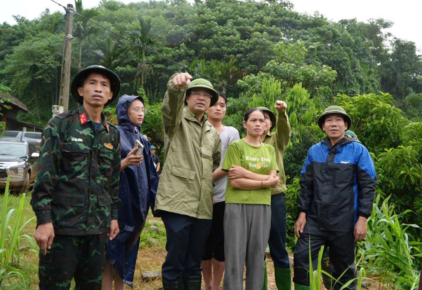 Chủ tịch UBND tỉnh Trịnh Xuân Trường trực tiếp chỉ đạo công tác khắc phục thiên tai, tìm kiếm cứu nạn - Ảnh: UBND tỉnh Lào Cai