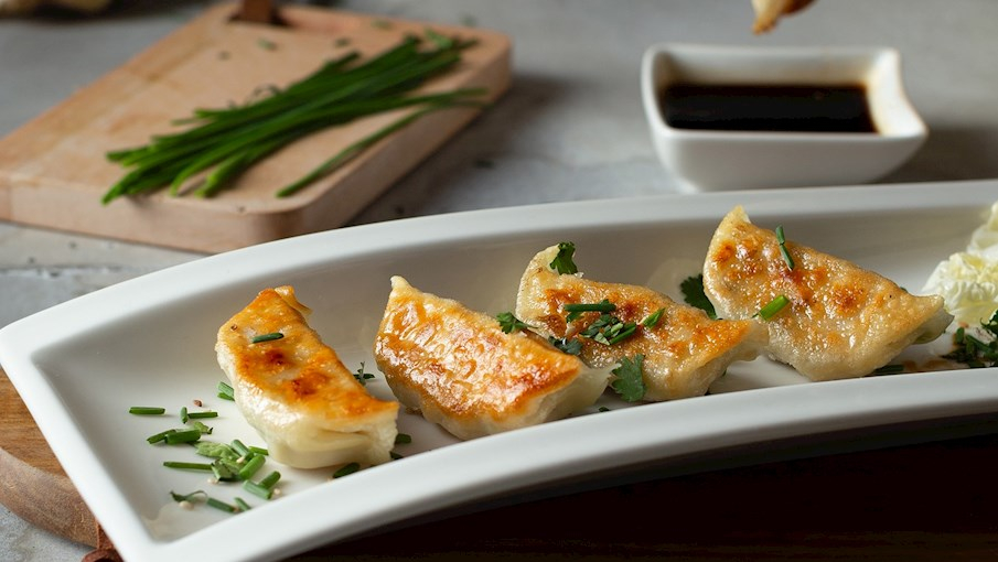 Soup buns (Trung Quốc) Soup buns hay Tangbao là món bánh bao nhồi thịt heo, kết hợp với nước gà hầm. Khi ăn, dùng đũa gắp bánh để nước bên trong chảy ra, sau đó dùng chung bánh và nước xốt với nhau.