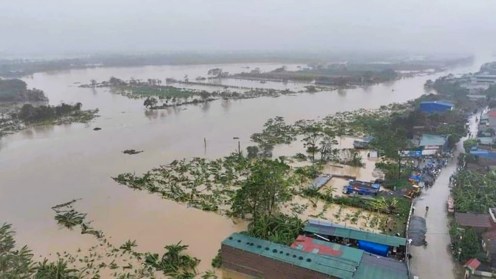 Nước sông Hồng lên cao, ngập bãi bồi của xã Tự Nhiên, huyện Thường Tín, TP Hà Nội. Ảnh: T.T