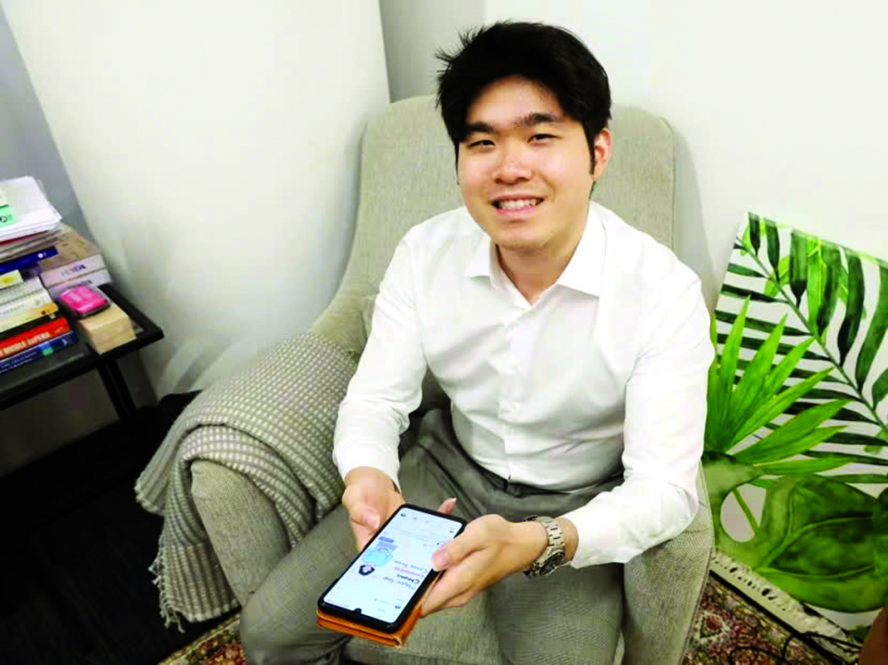 Ron Yap đang điều hành tài khoản trên TikTok và Instagram tập trung vào sức khỏe tâm thần - ẢNH: Ooi Boon Keong (TODAY)