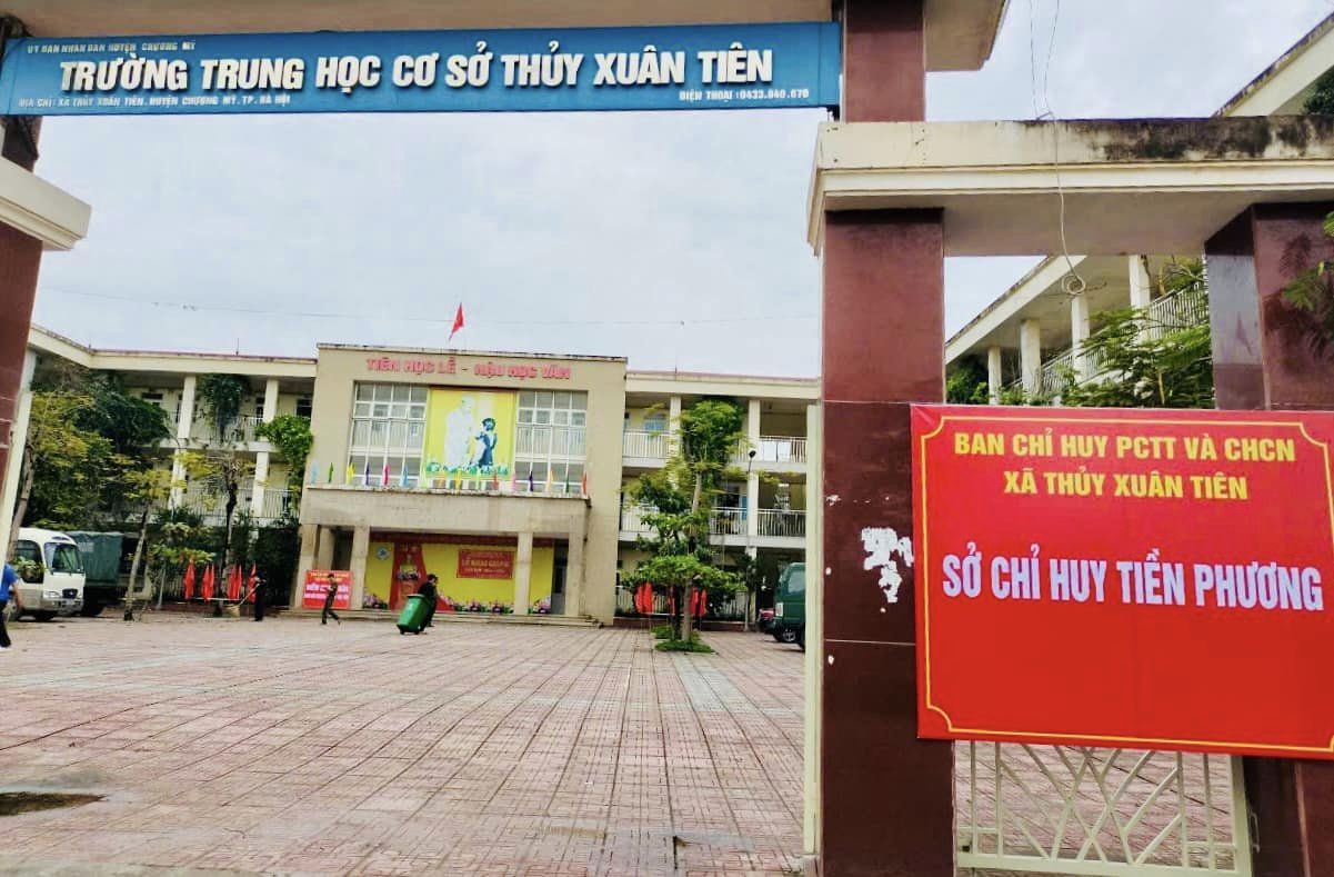 Trường THCS Thủy Xuân Tiên (huyện Chương Mỹ, TP Hà Nội) được sử dụng làm nơi tránh lũ cho nhân dân. Ảnh: N.T