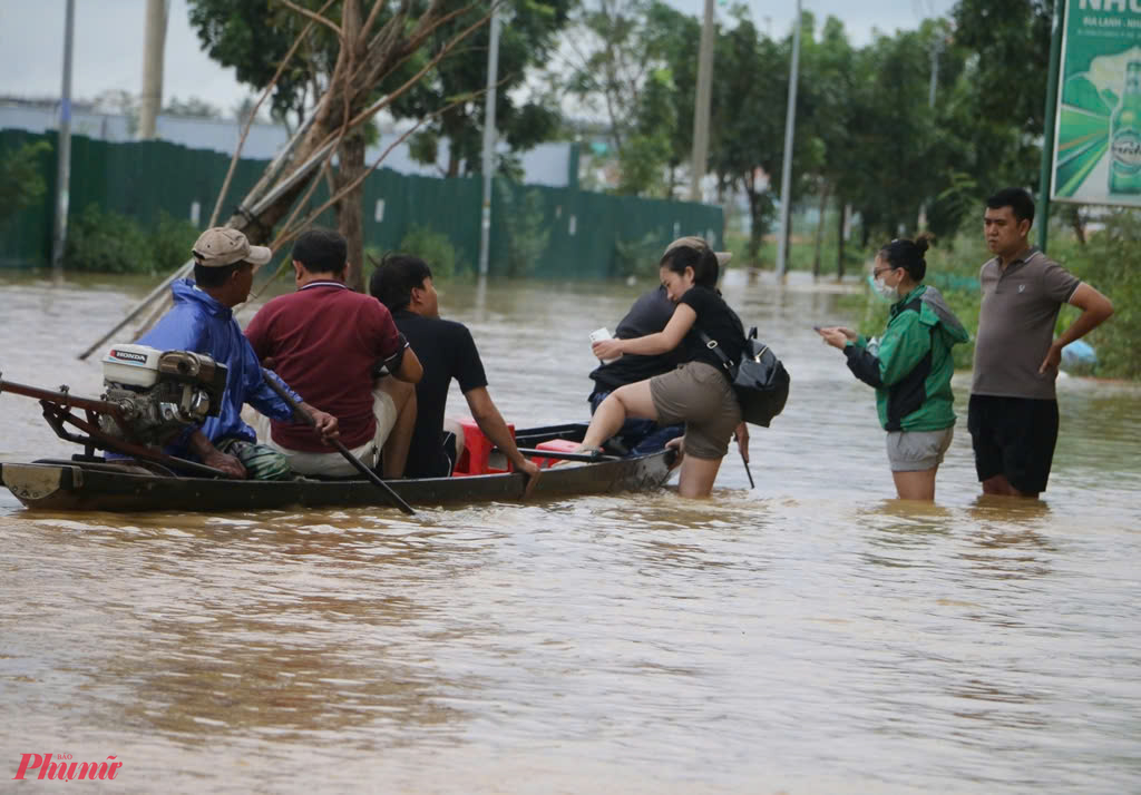 Phương châm được tỉnh Thừa Thiên Huế  quán triệt là chủ động di dời dân, chằng chống nhà cửa trước khi bão vò 48 giờ