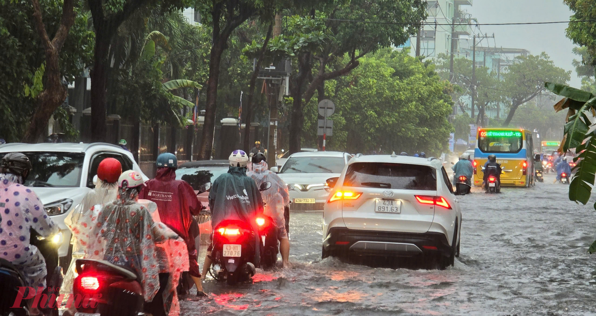 Đây là một trong những vị trí thường xuyên ngập lụt, ngập sau tại trung tâm thành phố mỗi khi có mưa lớn.