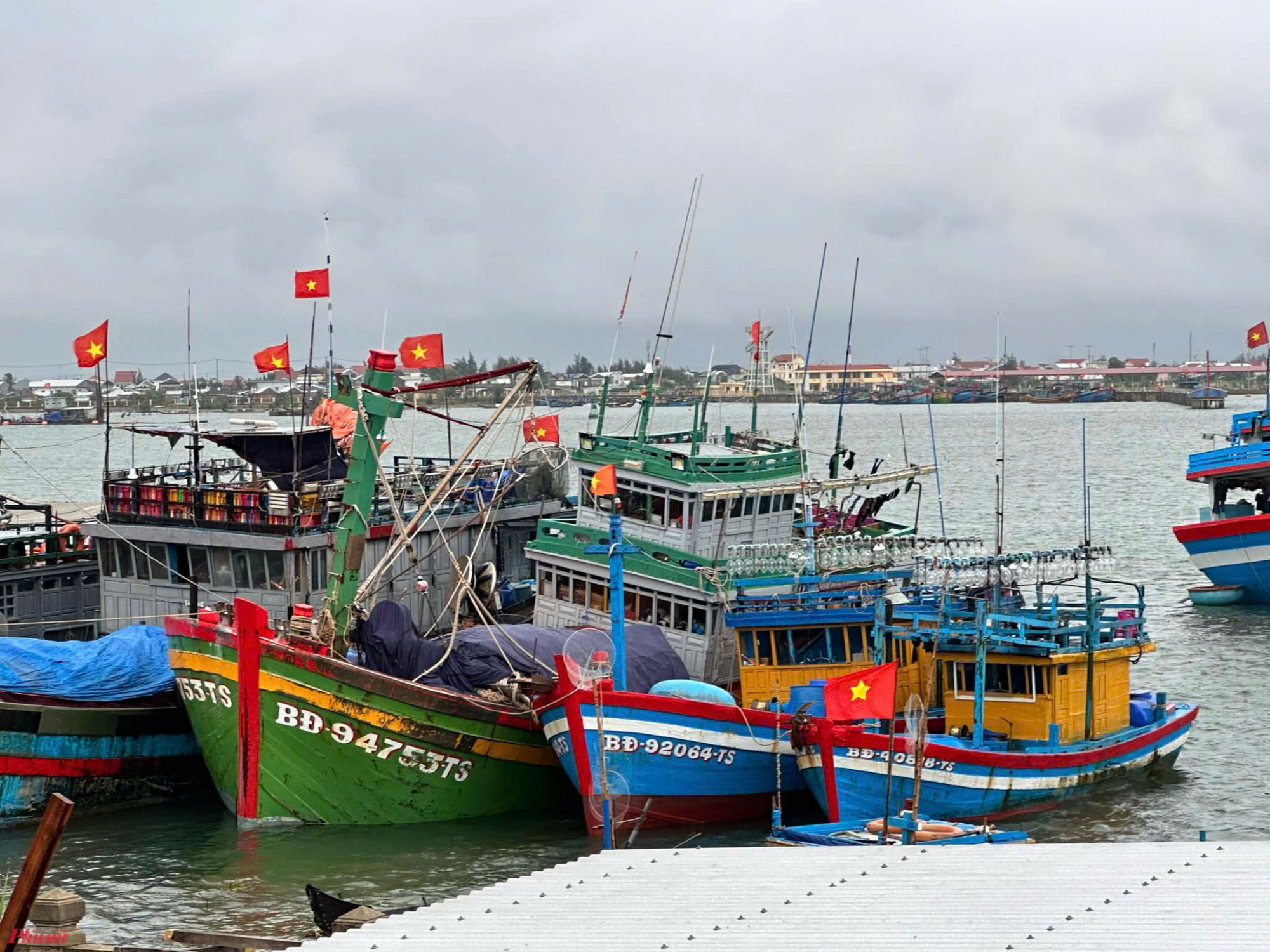 Tàu cá ngoại tỉnh trú bão tại cảng Thuận An TP Huế