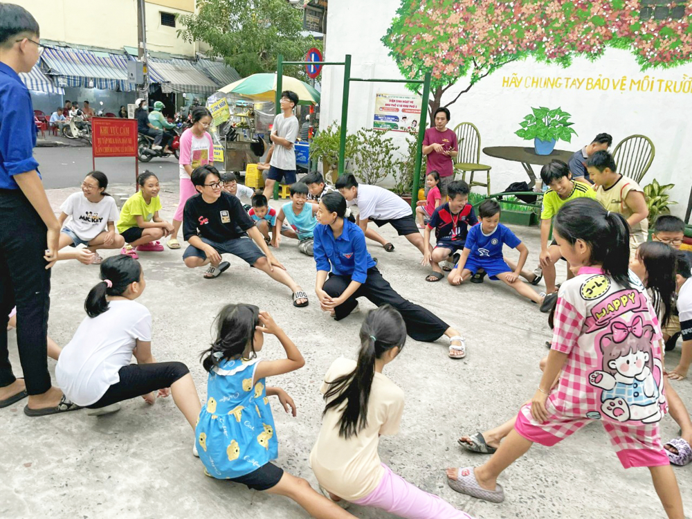 Khu đất bỏ hoang tại phường 7, quận 11 nay thành “Không gian xanh”, là điểm vui chơi, sinh hoạt của người dân  - ẢNH: TRANG NGUYỄN