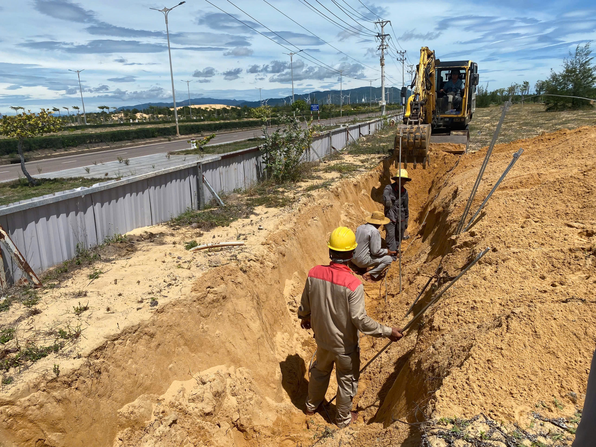 Công ty CP bất động sản Phát Đạt đã triển khai đầu tư điện, nước nhưng theo người dân Công ty CP Danh Khôi Holding vẫn còn án binh bất động